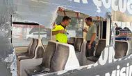 Kayseri'de otomobil refüje çarptı : Kopan taşlar tramvaydaki 4 kişiye isabet etti