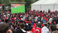 Bolu'da Dünya Kupası heyecanı : Anıtpark'ta dev ekranda izlediler