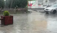 Ağrı'da sağanak ve dolu : Caddelerde sular birikti