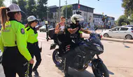 Bursa'da kimliğini unutan öğrenciyi trafik polisleri sınava yetiştirdi