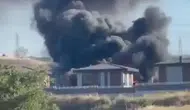 Tuzla'da villa yangını : Dumanlar gökyüzünü kapladı