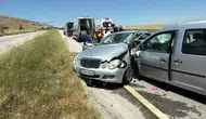 Afyonkarahisar’da feci kaza : Gurbetçi sürücü hayatını kaybetti, 6 kişi yaralandı