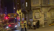 Beyoğlu'nda mutfak duvarı çöken binada inceleme yapıldı