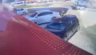 Aksaray'da otomobille çarpışan motosiklet sürücüsü yaralandı