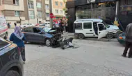 Eskişehir'de iki araç kavşakta çarpıştı : 2 kişi yaralandı