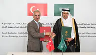 Bakan Uraloğlu mevkidaşı Saleh bin Nasser Al-Jasser ile bir arada