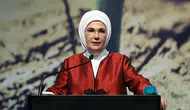 Emine Erdoğan'dan mesaj : Karne alan öğrencileri tebrik etti