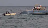 Antalya'da denizde mahsur kalan 5 kişi, balıkçı teknesi tarafından kurtarıldı