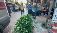 Bartın'da sürücü fren yerine gaza bastı, duvara çarparak durabildi