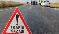 Antalya Serik'te kaza : Midibüs elektrik direğine çarptı