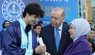 Cumhurbaşkanı Erdoğan, torunu Ömer Tayyip Erdoğan'ın diplomasını verdi
