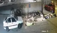 İzmir'de bir sürücü otomobille kaldırımda uyuyan adamın üzerinden geçti