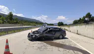 Kastamonu'da otomobil istinat duvarına çarptı : 2 yaralı