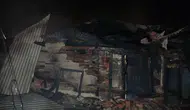 Kastamonu'da alev alev yanan ahşap ev kullanılmaz hale geldi