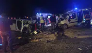 Sivas'ta feci kaza : İki araç kafa kafaya çarpıştı, 1 ölü 7 yaralı