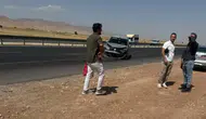 Mardin'de kontrolden çıkan otomobil demir bariyerlere çarptı : 3 yaralı