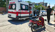 Bafra'da otomobile çarpmamak için fren yapan motosikletli yaralandı