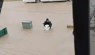 Kırşehir'de yaşlı adam sel sularına kapıldı : Vatandaşlar yardımına koştu