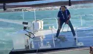 İzmir'de su alan teknedeki 6 yolcu deniz polisi tarafından kurtarıldı