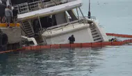 Çanakkale Boğazı’nda sürüklenen tekne kıyıya çekildi