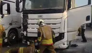 Hatay İskenderun'da seyir halindeki tırda yangın