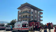 Aydın'da çatıdaki kartonlar alev aldı : 4 kişi dumandan etkilendi