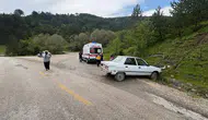 Kastamonu'da trafik kazası : Otomobil yamaca çarptı, 2 yaralı