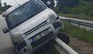 Samsun Bafra'da kontrolden çıkan otomobil bariyerlere çarptı : 4 yaralı