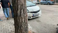 Burdur'da otomobil ağaca çarptı, bir kişi yaralandı