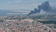 Denizli'de kauçuk fabrikasında yangın : Ekipler müdahale ediyor