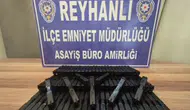 Hatay'da otomobilin gizli bölmesinde 80 tabanca sürgü takımı ele geçirildi