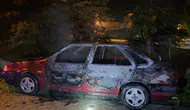 Konya'da park halindeki otomobil alev alev yandı