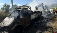 Balıkesir'de saman yüklü kamyonet alev aldı : Yangın ormana sıçradı