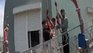 Mersin'de 10 katlı binanın dış cephe iskelesinde mahsur kalan 3 işçi kurtarıldı