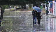 Meteoroloji uyardı : Bir yanda kavurucu sıcaklar diğer yanda sağanak yağış !