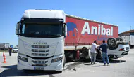 Edirne'de kaza : SUV tipi araç ile tır çarpıştı