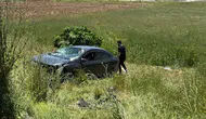 Elazığ'da kaza : Otomobil tarlaya uçtu, 3 kişi yaralandı