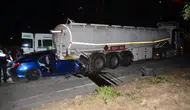 Adana'da otomobil, tıra arkadan çarptı : Baba öldü, çocukları yaralandı
