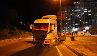 Kastamonu'da lastiği patlayan tır kaza yaptı : 1 yaralı