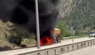 Karabük'te cam madeni yüklü tır alev alev yandı : Sürücü canını zor kurtardı
