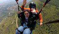Kayseri'de 32 yaşındaki Down sendromlu Zekiye'nin yamaç paraşütü hayali gerçek oldu