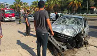 Antalya Serik'te kaza : Sürücü yaralandı