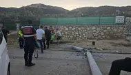 Bursa'da kaza yapan sürücüye yardıma giden genç, akıma kapılarak öldü
