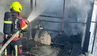 Balıkesir'de odunluk deposunda yangın çıktı