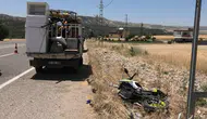 Adıyaman'da kamyonet ile motosiklet çarpıştı : 1'i ağır 2 yaralı