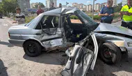 Kayseri'de 3 araçlı zincirleme trafik kazası : Otomobil kağıt gibi ezildi, 5 yaralı!
