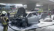 Üsküdar'da yangın : Araçta hasar oluştu