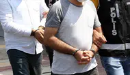Adana’da döviz bürosu hırsızlığı : Kepengi kırıp 16 bin dolar çalan 3 kişi tutuklandı