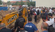 Adıyaman'da baba ve oğlu göçük altında kaldı