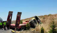 Uşak'ta kaza : Tır şarampole devrildi